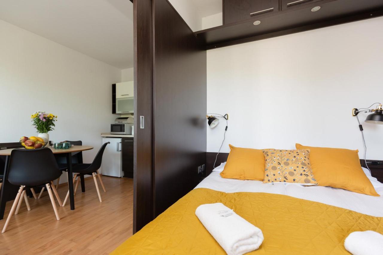 Cozy Apartment With Balcony Warszawa By Noclegi Renters Exterior foto